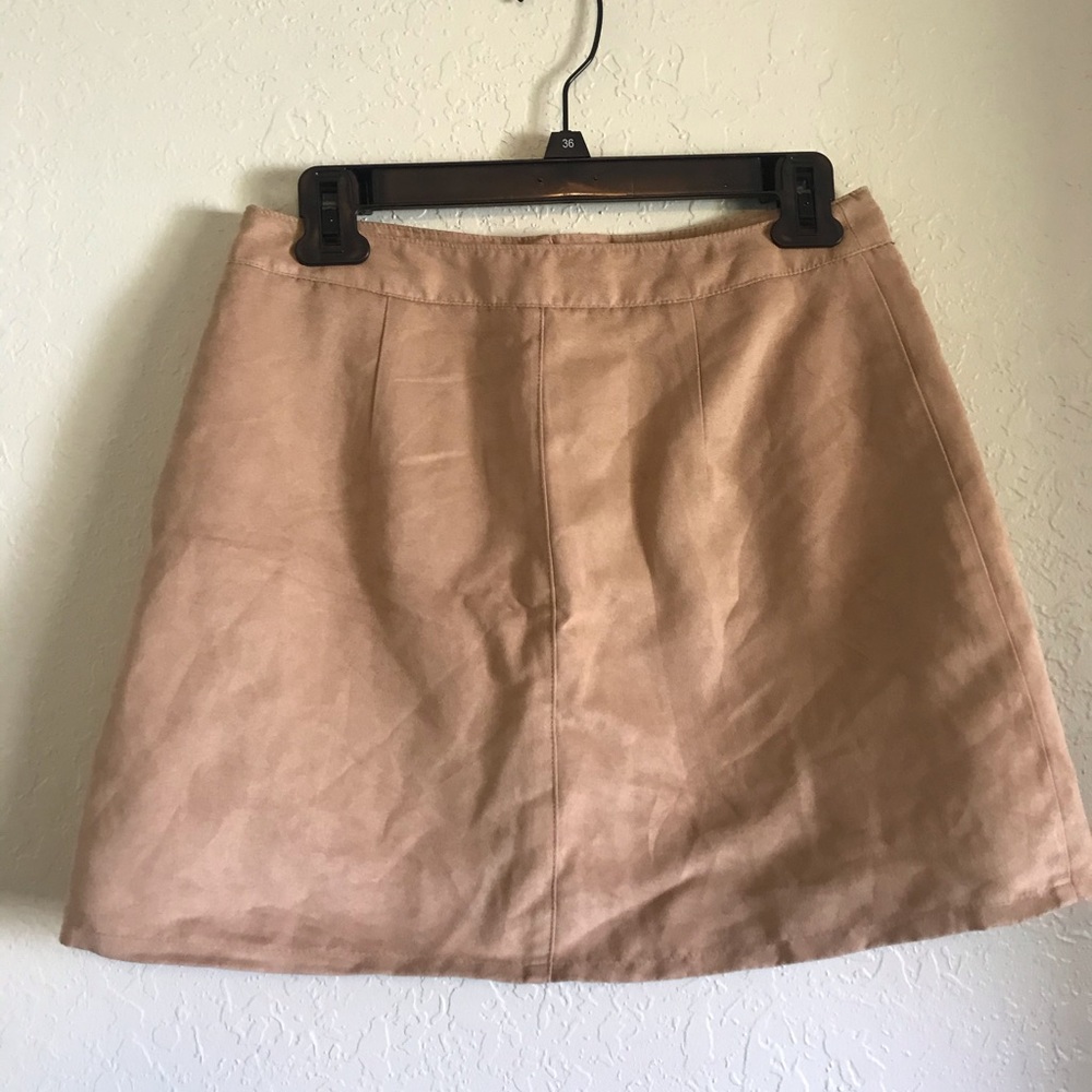 Tan suede skirt with zipper
